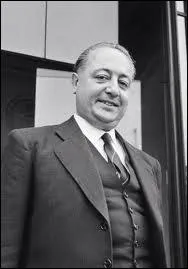 Jean de Broglie était un homme politique qui fut assassiné en 1976. Comment doit-on prononcer son nom ?