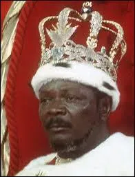 En 1979, ''Le Canard enchaîné'' fait éclater l'affaire des diamants de Giscard d'Estaing... Quel despote africain aurait fait ce cadeau à notre président ?