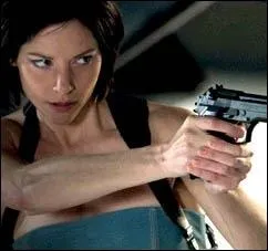 Comment s'appelle la membre du S. T. A. R. S qui aidera Alice ?