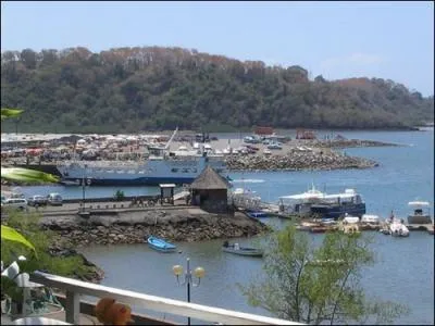 Mayotte est devenue le cinquime D. O. M en 2011. Quelle est la prfecture de ce dpartement situ dans l'ocan Indien ?