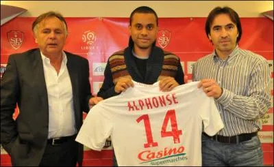 Alphonse signe  Brest, mais il quitte quel club ?