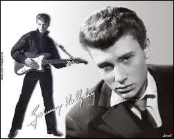 ''Retiens la NUIT / Pour nous deux jusqu'à la fin du monde / Retiens la NUIT / Pour nos coeurs dans sa course vagabonde / Serre-moi fort / contre ton corps'' ... Qui a écrit ce texte ?