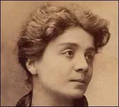 Fille de comdiens italiens, elle interprte  15 ans le rle de Juliette dans Romo et Juliette. Trs vite elle connat le succs. Sa troupe de thtre se produit dans le monde entier.