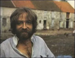 Un visionnaire qui nous conseillait pour 'La fin du monde ' ... . de ne prendre que quelques chemises