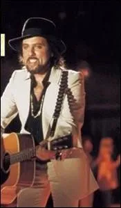 Coluche disait de lui : 'Il a choisi entre le, talent et le chapeau de Bob Dylan' ... . .