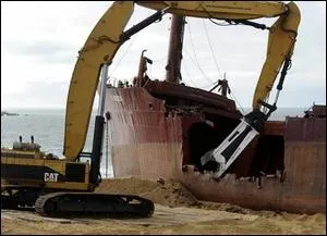 La 'dconstruction' de ce cargo qui s'tait chou en Bretagne en dcembre 2011 est enfin termine. Quel tait son nom ?