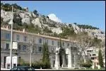 Finissons par la ville de Cavaillon ( 84 ) et ses habitants rpondant au nom de ...