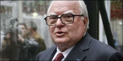 Qui a été le tout Premier Ministre de François Mitterrand ?