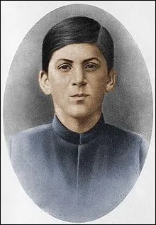 Son nom vient du mot 'acier' dans sa langue...