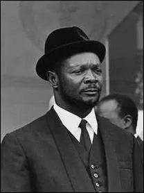 Sur cette photo, il n'avait pas encore le look 'empereur djant'... .