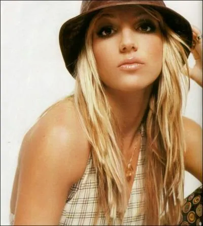 6me : Sur un vol reliant Los Angeles et Miami, Britney Spears s'est leve de son sige parce que... ?