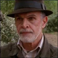 Qui Carlos a-t-il tu ?