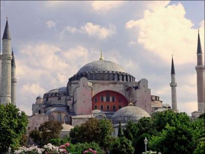 Comment se nomme ce btiment religieux situ  Istanbul en Turquie ?