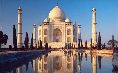 Comment se nomme ce palais indien situ  Agra ?