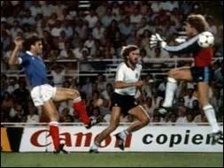 Il fut le premier prsentateur de 'Tlfoot'