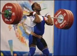 Haltrophilie : laquelle de ces propositions n'est pas une technique pour soulever la barre ?