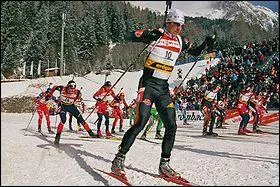 Quelle activit sportive est associe au ski de fond dans un biathlon ?