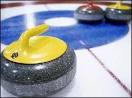 Quel autre ustensile est indispensable pour faire une bonne partie de curling ?