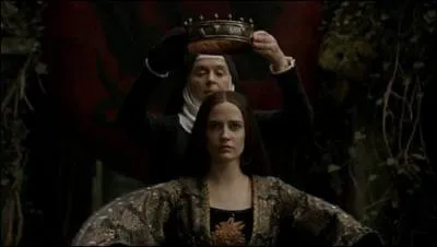 Pourquoi a-t-elle failli mettre la couronne ?