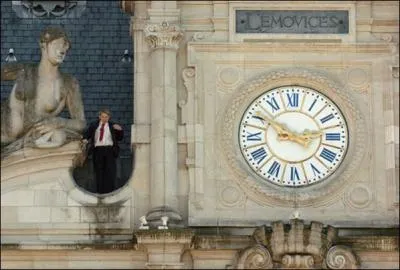 Herv Couasnon, un pote de 53 ans, a trouv une mthode trs originale pour annoncer sa candidature  la prsidentielle de 2012 ! Qu'a-t-il fait ?