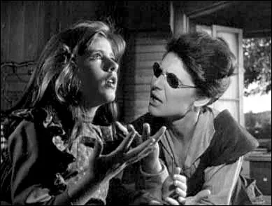 Les parents d'une fillette aveugle, sourde et muette, font appel  une institutrice spcialise, elle-mme  demi-aveugle.