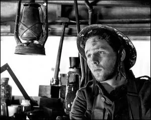 Sourd, aveugle, muet, amput des 4 membres, Joe essaie de deviner le monde qui l'entoure grce  la sensibilit de sa peau. .