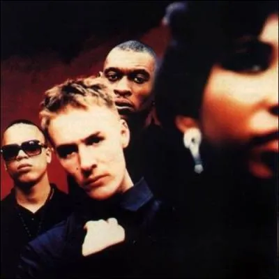 'One Love' est la deuxime chanson de 'Blue Lines', le premier album de ce groupe, l'un des plus grands reprsentants du Trip Hop. Il s'agit de :