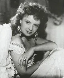 Elle fut danseuse toile avant d'entamer sa carrire d'actrice :