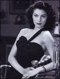 Elle incarna Vnus, joua dans Mogambo et sa liaison passionne avec Franck Sinatra fit scandale :