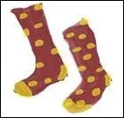 Qui a fait une chanson avec ses chaussettes rouges et jaunes  petits pois ?