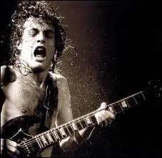 Quel groupe de hard rock a chant 'Back in black' en 1980 ?