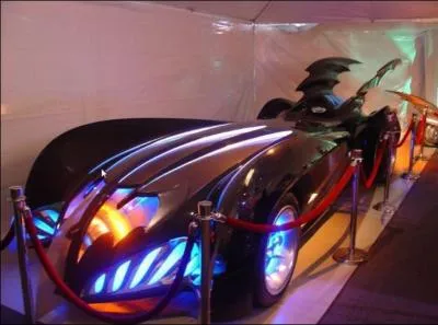 'Toujours ponctuel mme pour ses propres funrailles :  vous de jouer ! Tuez la chauve souris ! '