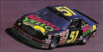 'Oh, une aile de foutue. Et en avant, une portire'