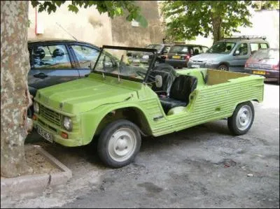 ' une toupie comme celle que mon grand-pre m'avait rapporte un soir. Un soir de Nol. Je m'en rappellerai toujours. [D'une voix brise par l'motion] Sa... sa grande barbe blanche et... '