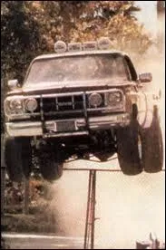 Quelle est la marque du pick-up de Colt Sivers dans 'L'homme qui tombe  pic' ?