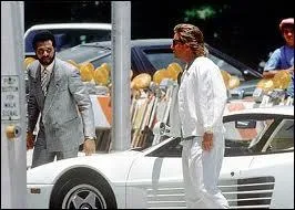 La srie tlvise 'Miami Vice' tait une belle vitrine pour les voitures de luxe. Avez-vous reconnu la voiture blanche derrire Don Johnson ?