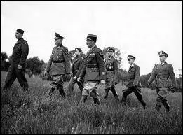 Fait de se rendre, de dposer les armes, capituler.