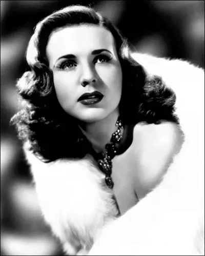 Qui est cette actrice et chanteuse amricaine qui fut l'actrice la plus populaire des comdies musicales des studios Universal Pictures des annes 40 ?