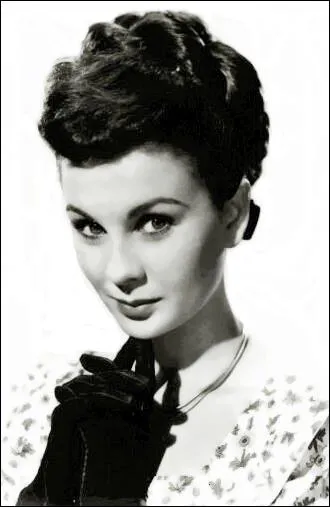 Qui est cette actrice anglaise qui a notamment jou dans 'Hamlet' ou encore 'Spartacus' ?