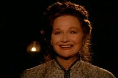 Avant de mourir, que confie Charlotte Cooper  Michaela ?