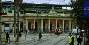 Quel est ce btiment li  l'histoire ferroviaire de la ville ?