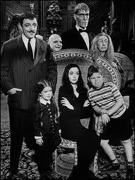 Dans 'La famille Addams', comment s'appelle la mre au teint ple ? (1964)