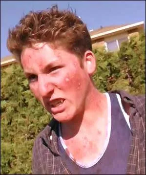 Comment Jason se fait-il infecter ?