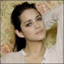 Pour faire honneur  nos people franaise, j'introduis cette star internationale . Qui est-ce ?