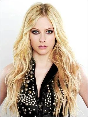 Avril Lavigne a t bombarde de lettres et d'e-mails qui ont fait exploser sa messagerie par un certain James Speedy, g d'une 30aine d'annes. Qu'est-il arriv  ce fan hystrique ?