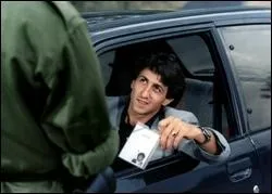 Une jeune institutrice est la seule rescape d'un incendie qui a entirement dtruit le village o elle vivait avec son ex-mari.