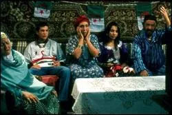 Soir de match, France/Algrie, Brahim reoit son cousin pour s'y rendre avec deux de ses amis, une aventure trs rebondissante.