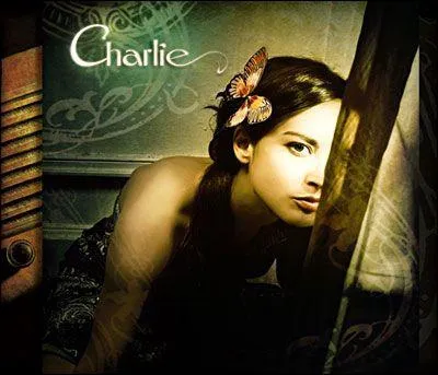 Il est une jeune lyonnaise qui s´appelle Charlie. Elle a connu le succs en duo avec Mauss en chantant ...