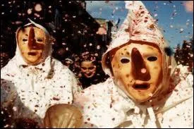 Dans quel carnaval s'illustrent les Blancs Moussis ?