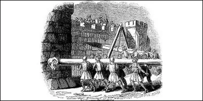 Quel instrument, au nom d'animal, servait à enfoncer les portes des châteaux forts ?